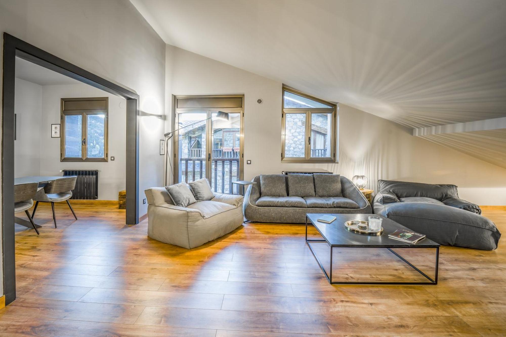 Spacious Modern Attic El Tarter, Andorra