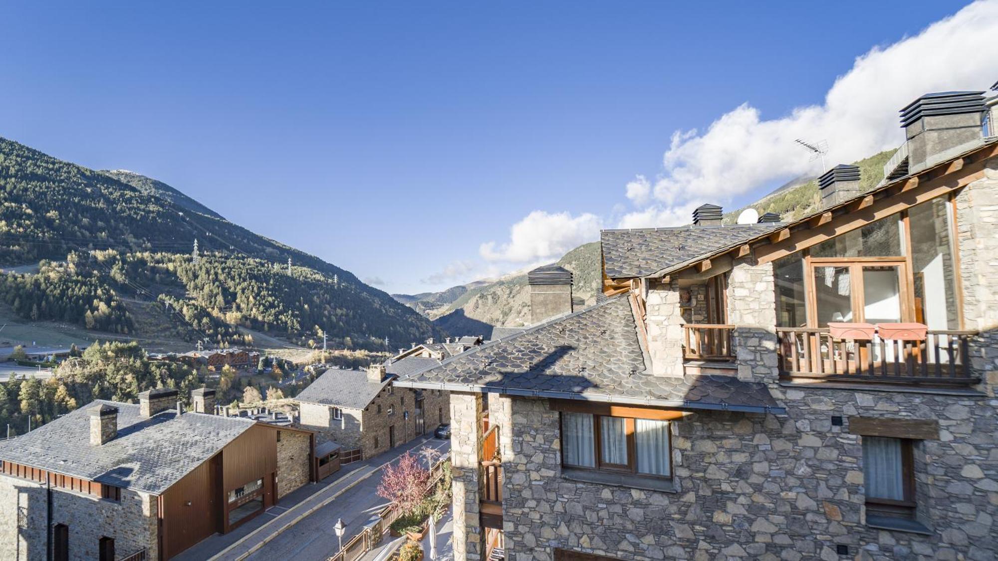 Spacious Modern Attic El Tarter, Andorra Apartamento